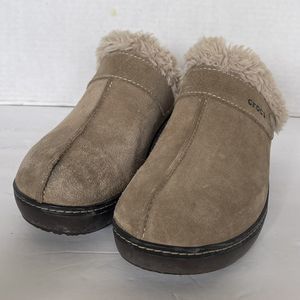 CROCS Cobbler Clogs Womens 8 Tan Suede Faux Fur Wedge Mules Shoes Beige Winter